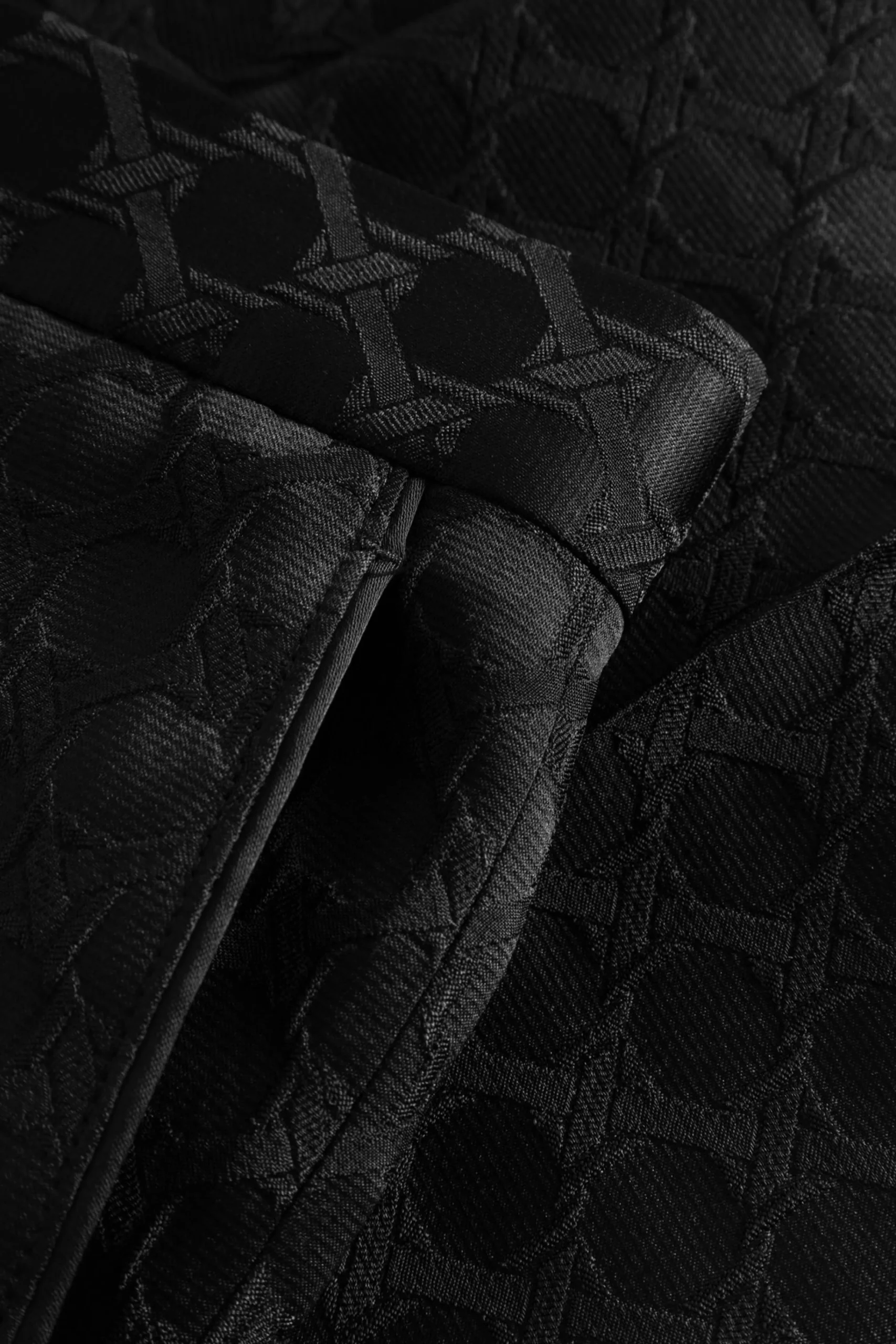 Style·Bold Prints|Occasion·Back To It|Twisted Tailor Papatya Slim Fit Black Jacquard Suit