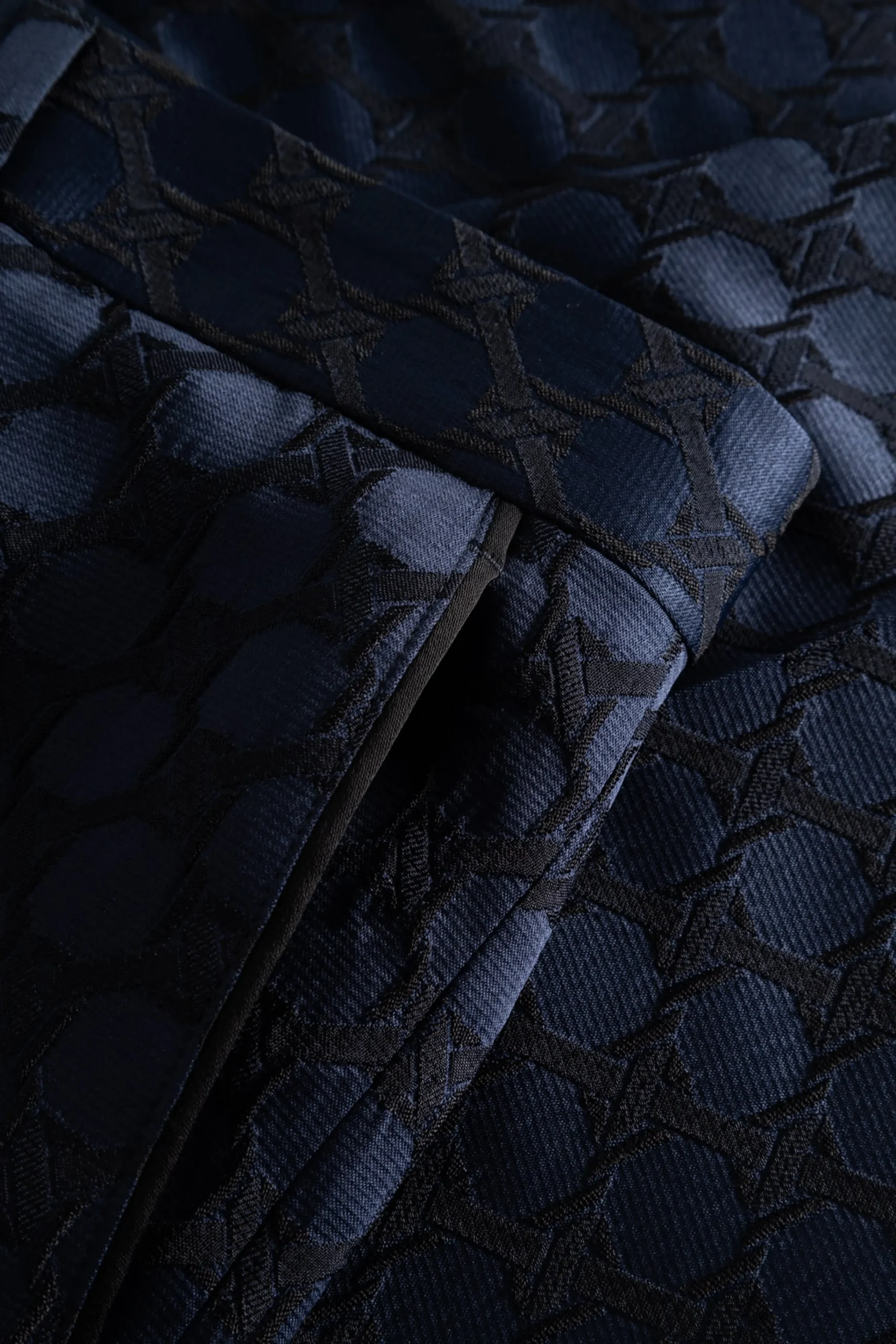 Style·Bold Prints|Occasion·Party Suits|Twisted Tailor Papatya Slim Fit Navy Jacquard Suit